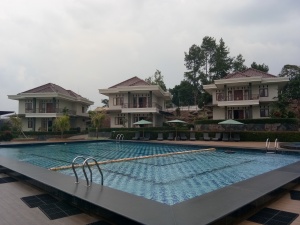 Villa dengan kolam renang di Puncak Bogor