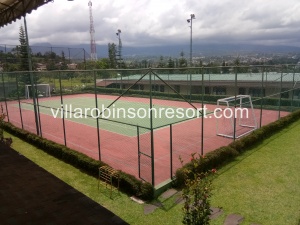 Villa di Puncak dengan lapangan futsal